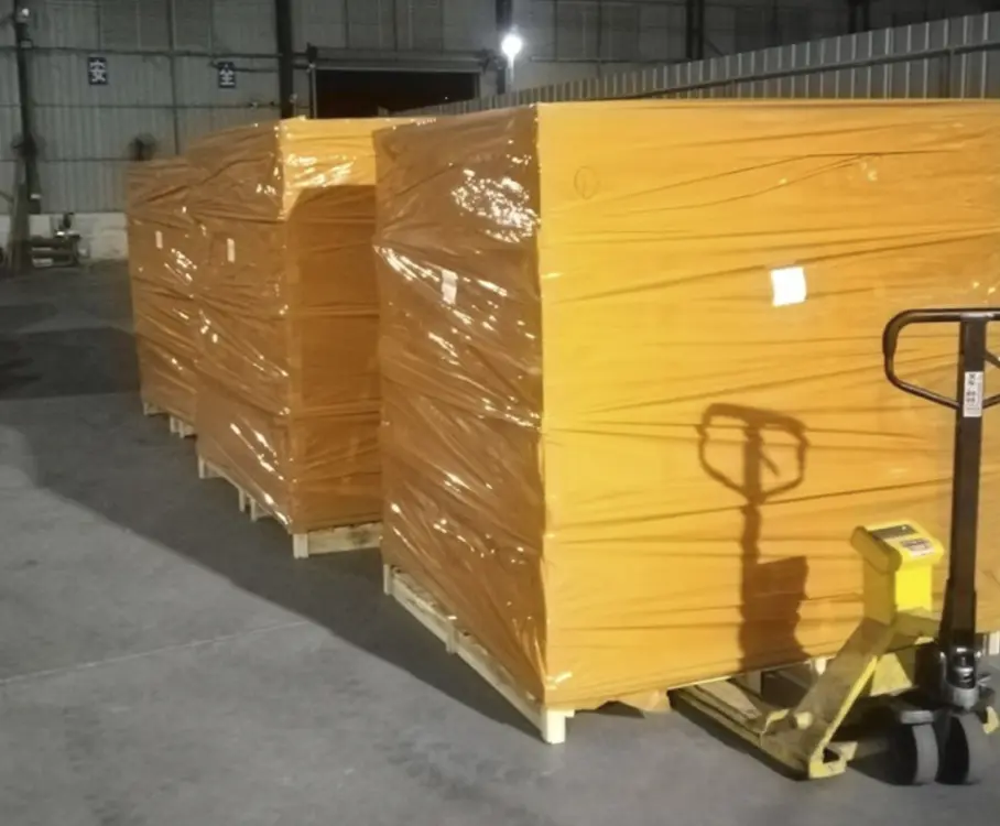 Товары за границей готовятся пройти первый таможенный контроль